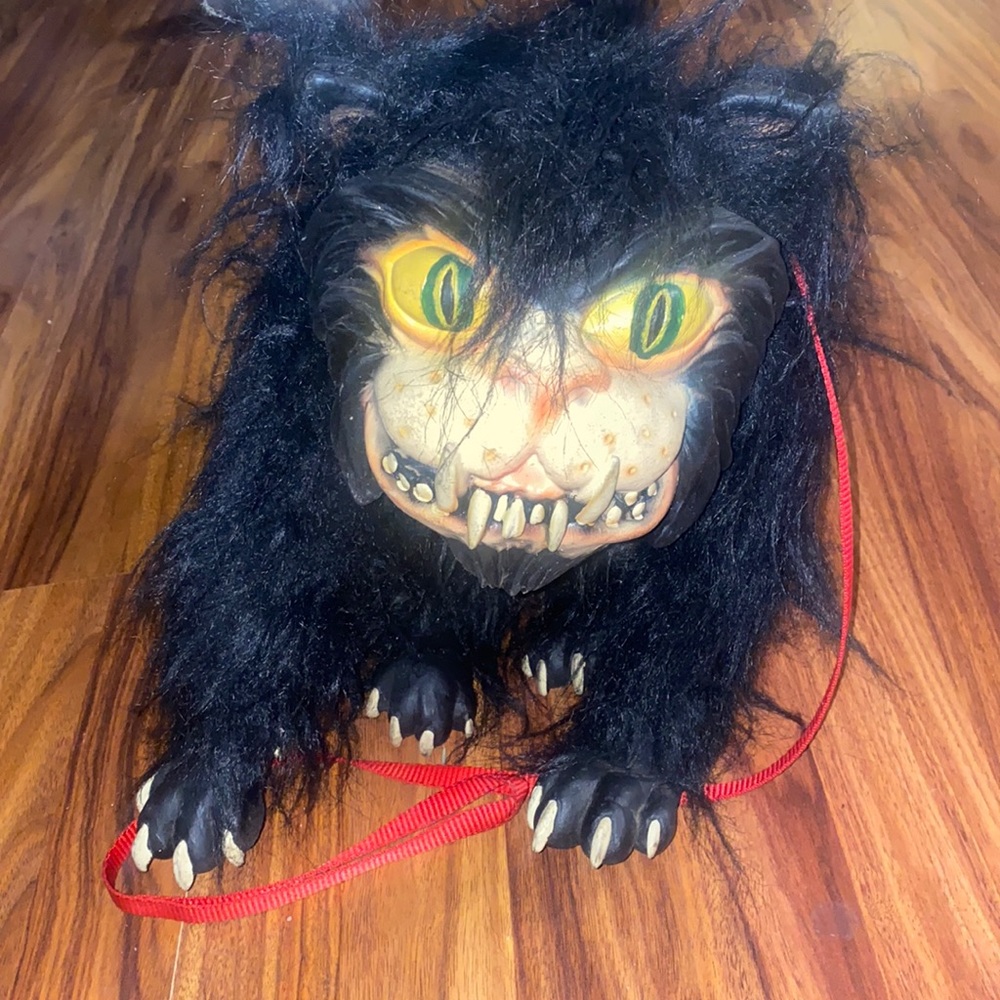 Vintage 2001 poseable scary cat creature, leashed